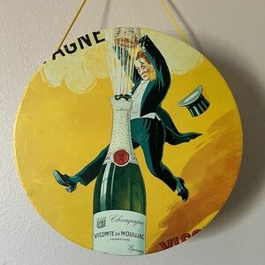 Vicomte de Mouillac Champagne hat box